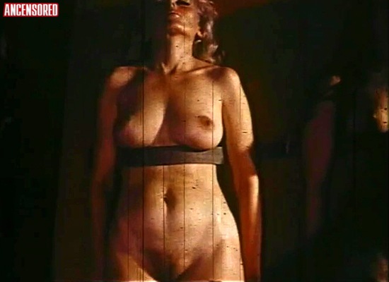 Ann Perry desnudo