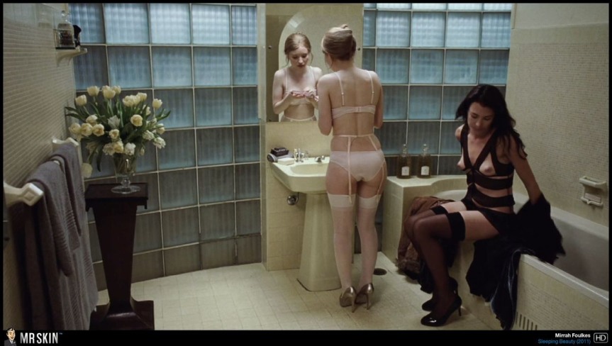 Mirrah Foulkes desnudo